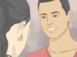 Cómo atraer a una chica gótica: 12 Pasos (con imágenes)