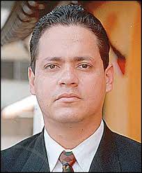 Alvaro Alvarado a punto de cambiarse para TVN