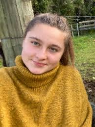 Holly Bagwell's Instagram, Twitter & Facebook