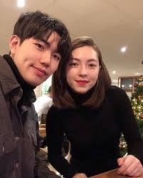 Showing Off This Ultra Epic Duo Jeongho Is From Korea Amber Is From Netherlands Half Korean Half Dutch Actual Half Korean Half White Half Korean Girl