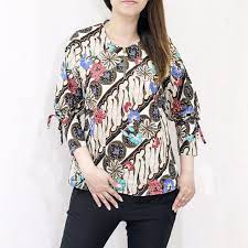 Model baju atasan wanita murah meriah dan trendy terbaru memang merupakan busana dengan desain masa kini. Model Baju Atasan Batik Wanita Lengan Panjang Terbaru