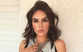 Kéfera Buchmann fala do término de namoro com Tacyo Munhoz