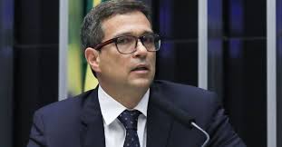 Lula diz que Campos Neto trabalha contra o País