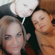 Beth Keeley's Instagram, Twitter & Facebook