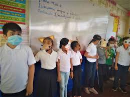 Estudiantes del centro escolar Lila Espinoza de Incer, realizando  dramatización de fábula, en la clase de lengua y literatura.  #PatriaPazYPorvenir #Nicaragua #19Agosto