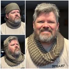 Weirwood Cowl Yarn: Lip Smacker Colorway