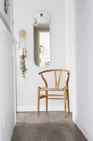 Ch24 Wishbone Chair Von Carl Hansen Son Connox Schmaler Flur Gestalten Innenarchitektur Wohnzimmer Inneneinrichtung