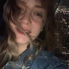 Which is preferred: nails or headphones/earbuds?