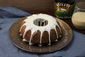 Eine wichtige frage ist natürlich, ob sich der alkohol des rotweins während des backens verflüchtigt. Baileys Kuchen Backen Einfache Kuchenrezepte Mit Alkohol Absolute Lebenslust