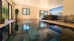 Chambre Avec Jacuzzi Privatif Et Piscine Interieure Chauffee Proche De Marseille Aix En Provence Et Avignon Les Suites Et Spa Du Luberon