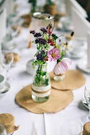 Moderne Tischdeko Mehr Ideen Findet Ihr In Unserer Bildergalerie Tischdeko Tischdeko Blumen Hochzeitstischdeko