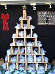 18 Times Libraries Had The Best Holiday Displays Ever Christmas Library Display Library Decor Holiday Library Displays