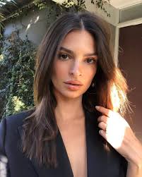 Emily Ratajkowski With Great Hair And Makeup Emily Ratajkowski Makeup Hair Beauty