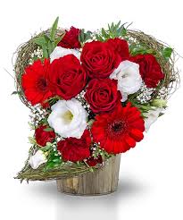 Der rosenstrauß hat einen durchmesser von ca. Die Richtigen Blumen Zum Valentinstag Ratgeber Dad S Life