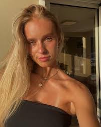 Alicia Lessard's Instagram, Twitter & Facebook