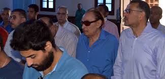 عزت العلايلي ezzat el alaily. 21 ØµÙˆØ±Ø© Ø¹Ø²Øª Ø§Ù„Ø¹Ù„Ø§ÙŠÙ„ÙŠ ÙŠÙˆØ¯Ø¹ Ø¬Ø«Ù…Ø§Ù† Ø²ÙˆØ¬ØªÙ‡ Ø¨ÙƒØ§Ø¡Ù‡ Ù…Ø¹ Ø§Ø¨Ù†Ù‡ ÙÙŠ Ø§Ù„Ø¬Ù†Ø§Ø²Ø© ÙˆØ«Ø§Ù†ÙŠ Ø£Ø­Ø²Ø§Ù†Ù‡ ÙÙŠ Ø£Ø³Ø¨ÙˆØ¹ Ø£Ù„Ø¨ÙˆÙ… ÙÙŠ Ø§Ù„ÙÙ†