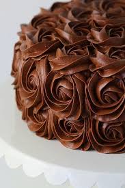 whipped chocolate buttercream frosting i am baker bester schokoladenkuchen schokoladenkuchenrezept schokolade kuchen rezepte