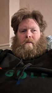 Man talking to himself using earpod