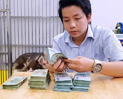 Đáng chú ý, khoa pug, kênh youtube chuyên review về du lịch, ẩm thực… khiến nhiều người bất bình sau khi đăng tải clip phụ nữ nhật quỳ khóc xin cho cameraman. Youtuber Chuyen Giáº£ Ngheo Gay Sá»'c Chi Gáº§n 500 Triá»‡u Vao Rá»«ng Sau Lam Ä'iá»u Nay