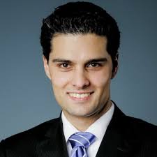 7 Reasons Why You Should Work With A Freelance Copywriter