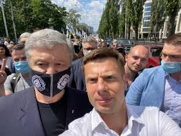 24 августа петра порошенко облили зеленкой у здания кабмина в киеве. Dcv1pxbaj90vhm