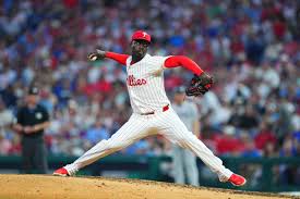 Os Reds contrataram o ex-arremessador dos Phillies após uma temporada forte.