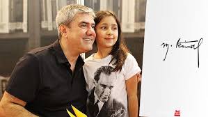Mustafa kemal atatürk ve çocuk. Yilmaz Ozdil In Mustafa Kemal Kitabi Cinceye Cevriliyor Kultur Sanat Haberleri