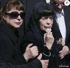 Such is mireille, a heart that sings, a heart that sheds tears… but above all, a heart that loves. Mireille Mathieu Tres Emue En Famille Aux Obseques De Sa Mere Adoree Purepeople