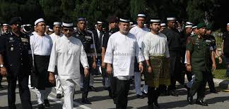 Sultan iskandar telah mengenalinya ketika baginda sedang melanjutkan pelajaran di britain. Johor Sultan S Mother Laid To Rest