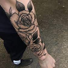 Tatouage Avant Bras Homme Motifs Et Styles Varies Tatouage Avant Bras Tatouage Avant Bras Homme Tatouage Rose Avant Bras