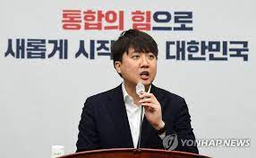 청와대가 한국은행 총재 후보로 이창용 국제통화기금(imf) 아시아·태평양 담당 국장을 지명한 것을 두고 청와대와 윤석열 대통령 당선인 측이 진실 . ì´ì¤€ì„ ìž„ê¸° ê°œì‹œì™€ í•¨ê»˜ ì§'ë¬´ì‹¤ ì´ì „ì´ ìœ ì¼í•œ ë°©ë²• ë§¤ì¼ê²½ì œ