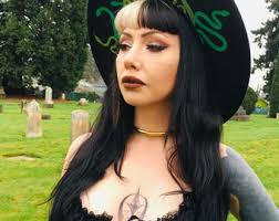 Sombrero Fedora para mujer con detalle de cristal citrino, pintado en la  parte inferior, ala ancha, fieltro vegano, sombrero de festival negro,  tocado Medusa, sombrero