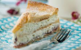 Flockentorte Mit Preiselbeeren Rezept In 2020 Torten Lebensmittel Essen Lecker