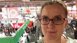 Anna spanar musik på bokmässsan