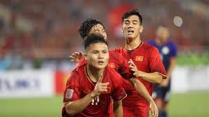 Nguyễn quang hải (sinh ngày 12 tháng 4 năm 1997) là cầu thủ bóng đá người việt nam hiện đang chơi cho câu lạc bộ hà nội và đội tuyển bóng đá quốc gia việt nam. Nguyá»…n Quang Háº£i Má»™t Tinh Tháº§n Thep Trong Than Hinh Nhá» Con Baotintuc Vn