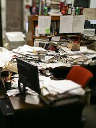 Messy Desks In The Office Can Actually Lead Employees To Think More Clearly Say Researchers Messy Desk Desk Messy