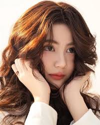 Con gái út của Quyền Linh: Nhan sắc thăng hạng ở tuổi 16, gu thời trang cá  tính