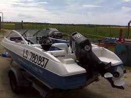 Vue Poupe Bateau Bayliner 1700 Capri Bowrider En Parfait Etat Moteur Yamaha En Tbe Bateau Moteur Bateau Moteur Yamaha