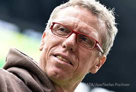 Der frühere torwart hatte im oktober 2017 seinen vertrag mit dem 1. Willkommen Osterreich Peter Stoger Hat Als Trainer Des 1 Fc Koln Die Herzen Der Deutschen Gewonnen Und Auch Seine Frau Ulrike Kriegler Kann Sich Uber Fehlende Medienaufmerksamkeit Nicht Beklagen Die Beiden