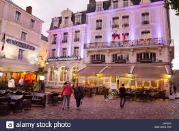 Its unique façade to saint malo, and the presence of the birthplace of chateaubriand make the building to be. St Malo Frankreich Das Hotel France Et Chateaubriand In Der Nacht In Der Altstadt Stadtmauer Saint Malo Cotes D Armor Bretagne Frankreich Lit Stockfotografie Alamy