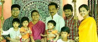 Yapım stüdyosu red giant movies ile film sektörüne yapımcı ve distribütör olarak girdi ve kuruvi (2008), aadhavan (2009) gibi filmler yaptı. Udhayanidhi Stalin Family Photos Familyscopes