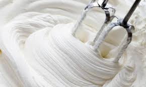 Cette Fausse Creme Fouettee Est Sensationnelle Lait De Coco Spiced Whipped Cream Honey Whipped Cream Whipped Cream