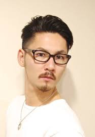 メガネに似合う髪型 メンズヘア 眼鏡の種類別で解説 hairstyle magazine ヘアスタイルマガジン 髪型 メンズ メンズカット ショート メンズヘア ショート