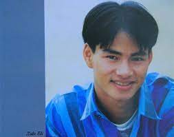 Ban đầu, ông theo nghiệp múa. áº£nh Thá»i Tráº» Cá»§a Hoai Linh Va Cac Nghá»‡ SÄ© Hai Bao Dan Sinh
