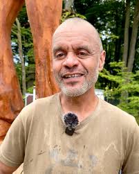 Afsløring og navngivning af vores nye, smukke træskulptur