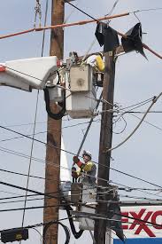 On the other end, a senior level electrical lineman (8+ years of experience) earns an average salary of $62,683. Utility Linemen Face Long Hours Danger Pennlive Com