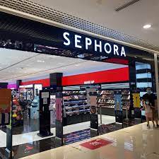 Sephora menjual produk kecantikan seperti kosmetik, perawatan kulit, tubuh, parfum, pewarna kuku, peralatan kecantikan, dan perawatan rambut. Sephora Cosmetics Shop In Petaling Jaya