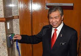 Nama menteri/ timbalan menteri dan portfolio kementerian kabinet kerajaan baharu pn. Timbalan Perdana Menteri In English