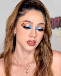 Y no me quede con las ganas, tarde pero llegue con este trend que me  encanta 😍, -, #makeupglam #makeupcolorido, #piel #pielluminosa  #makeupcolorido #makeupideas #makeupartist #makeupcucuta ...
