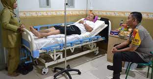 Maybe you would like to learn more about one of these? Bentuk Kepedulian Pimpinan Terhadap Anggota Kapolres Palopo Jenguk Anggotanya Yang Sedang Sakit Di Rumah Sakit At Medika Palopo Berita Teropong Sulsel Jaya